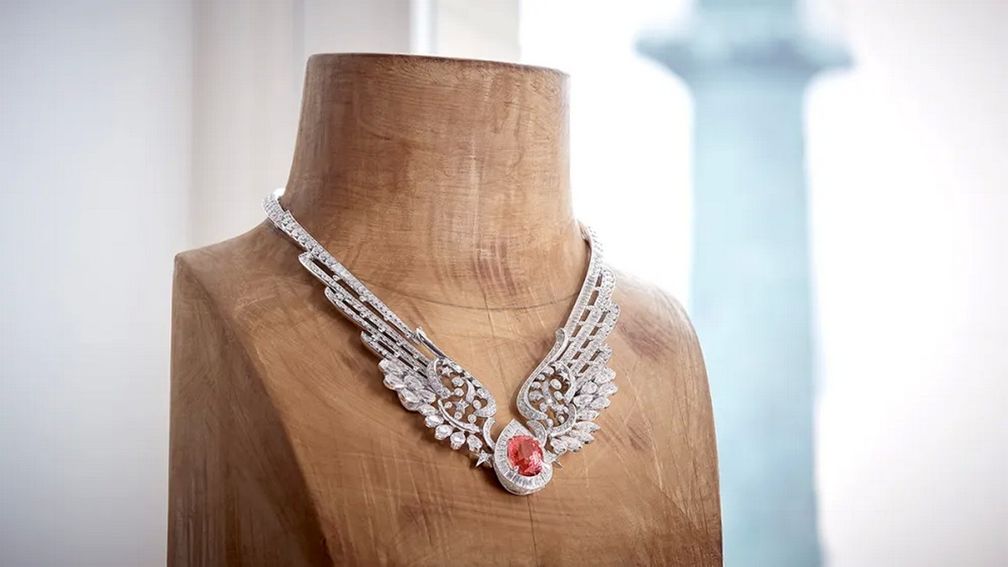 Как создавалось роскошное колье от Chanel с бриллиантовыми крыльями