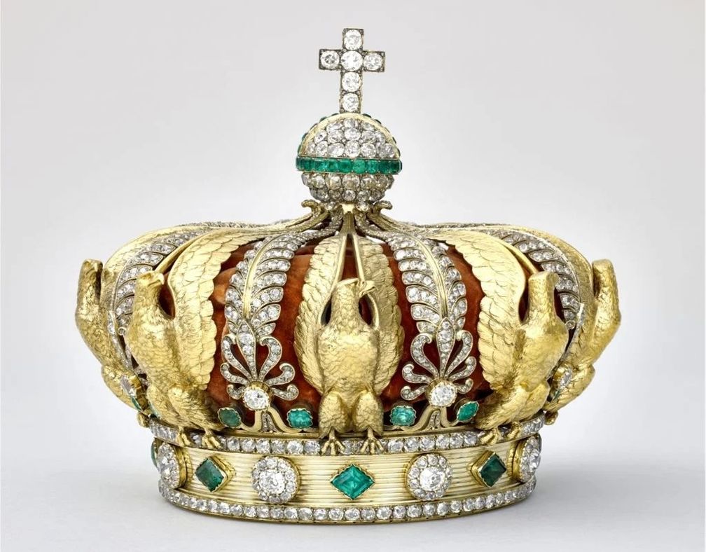 Корона императрицы Евгении, деформированная во время кражи в галерее Аполлона 19 октября 2025 года. Фото Томаса Клота © Лувр