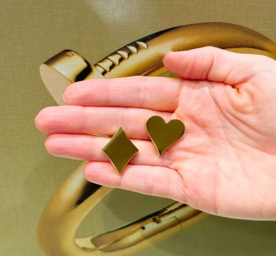 Серьги-клипсы с мотивами игральных карт от Альдо Чипулло для Cartier