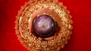 Встречайте «Звезду чистой земли» — сапфир весом 3563 карата, оцененный в 300 миллионов долларов