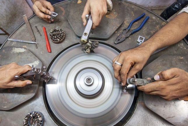 Незначительное снижение экспорта бриллиантов из Индии