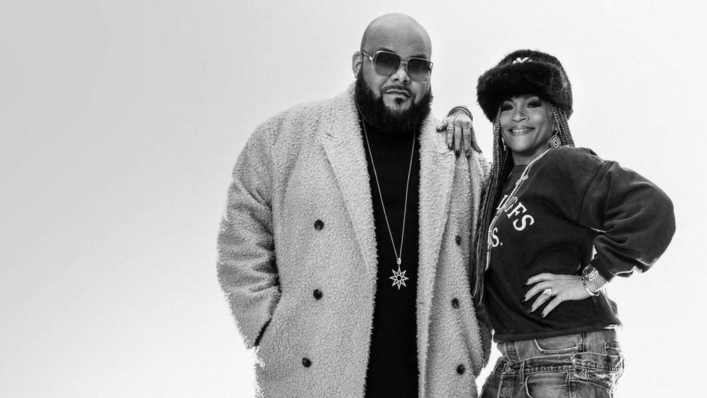 Модельер Серджио Хадсон и дизайнер ювелирных украшений Симона И. Смит, которые сотрудничали над новой коллекцией украшений 