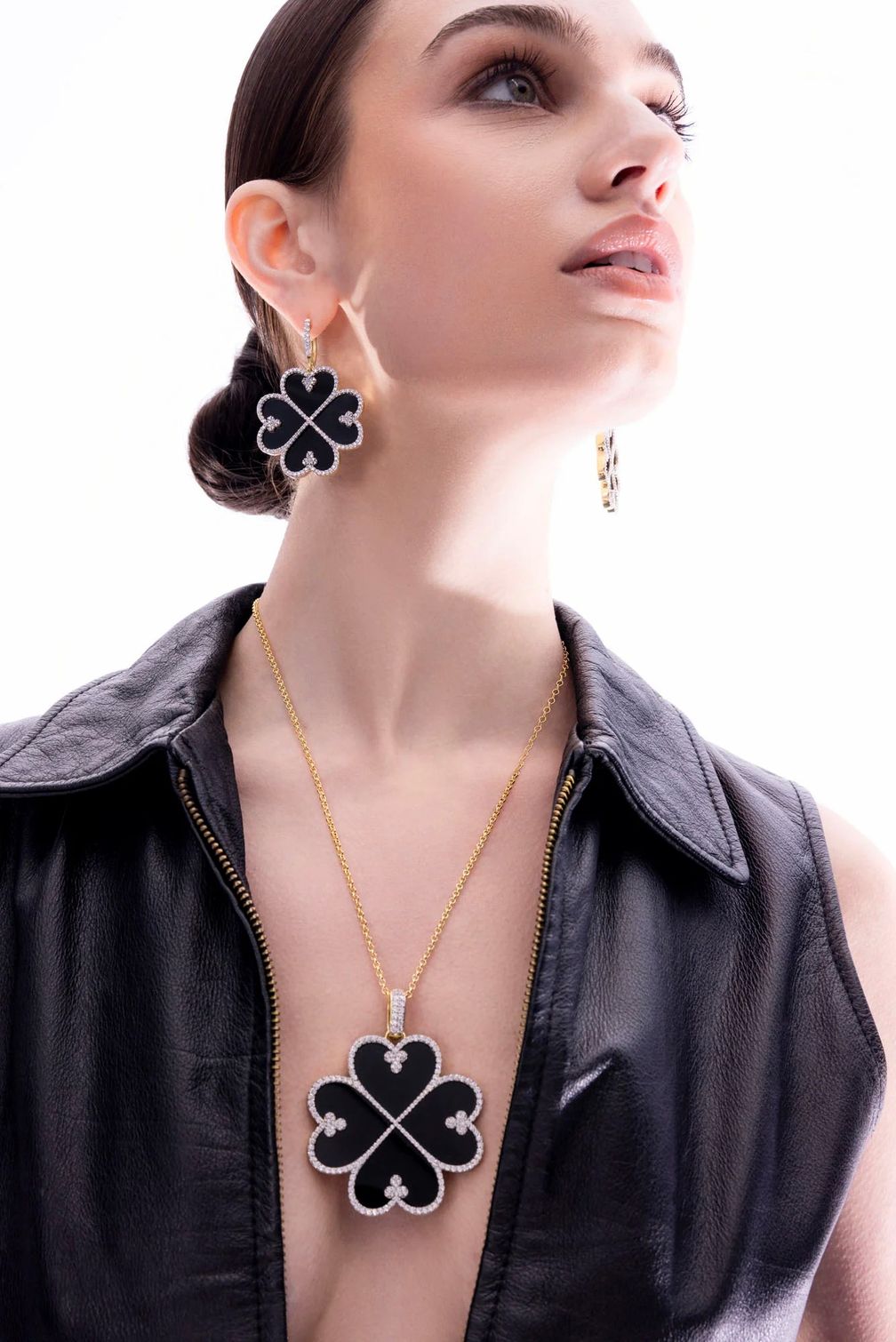 Украшения из коллекции Simone I. Smith x Sergio Hudson