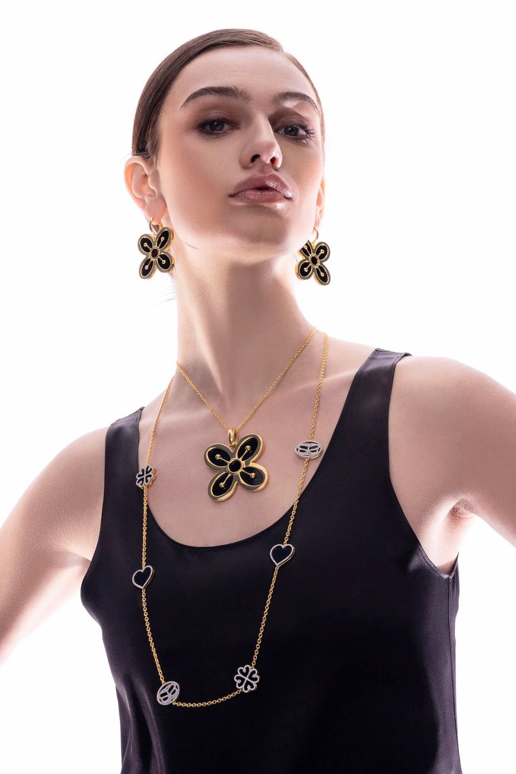 Украшения из коллекции Simone I. Smith x Sergio Hudson