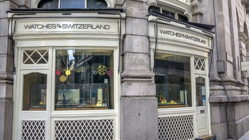 Watches of Switzerland повышает прогнозы после праздничного сезона