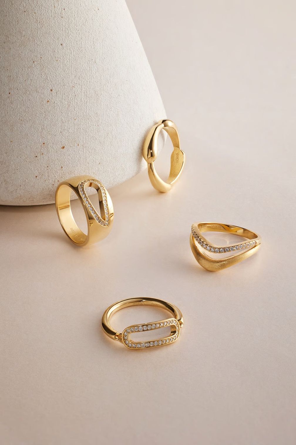 Яци Сюй, креативный директор Vanchi Jewellery, говорит, что со временем ее клиенты стали запрашивать более изящные украшения