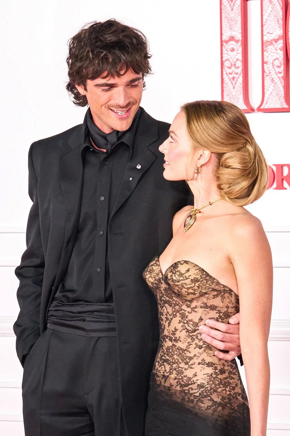 История парных колец Марго Робби и Джейкоба Элорди