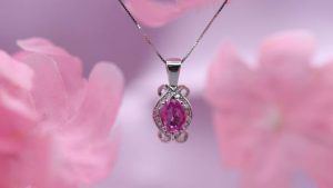 Какой кулон с розовым кварцем выбрать для девочки-подростка