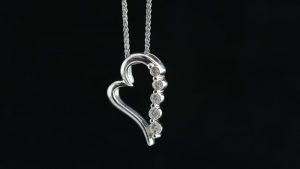 Какие украшения из серебра выбрать для повседневной носки, чтобы они не темнели