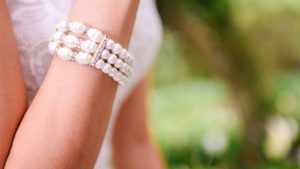 Какие браслеты выбрать для романтического стиля?