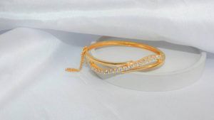 Какие браслеты выбрать для стиля ретро?