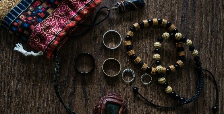 Какие украшения из дерева выбрать для эко-стиля и этно-образов