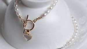 Какое колье выбрать с жемчугом для современного образа