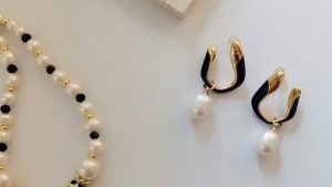 Какие серьги выбрать под короткие стрижки