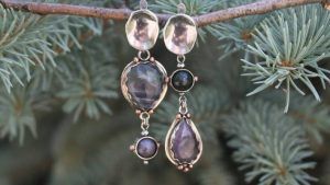 Какие серьги с аметистом выбрать для женщины 40+