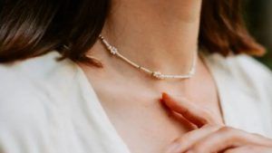 Какое колье выбрать для занятий спортом, чтобы оно не мешало