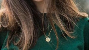 Какое колье выбрать для маленьких детей, чтобы было безопасно и не тянуло шею