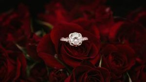 Какое кольцо выбрать для вечеринки, чтобы оно было самым ярким акцентом