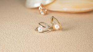 Какие серьги выбрать девушкам с овальным лицом для выразительного образа