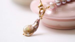 Какие украшения с жемчугом выбрать для современного образа