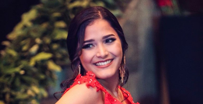 Какие серьги выбрать для выпускного вечера, чтобы выглядеть элегантно и современно