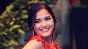 Какие серьги выбрать для выпускного вечера, чтобы выглядеть элегантно и современно