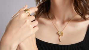 Какое колье выбрать в подарок дочери на совершеннолетие