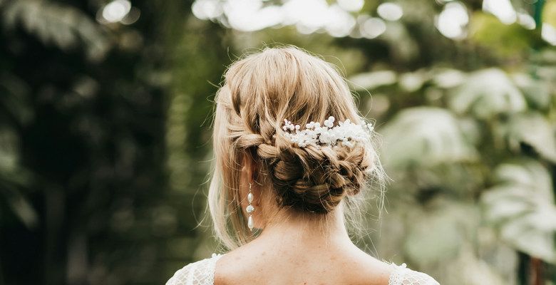 Какие серьги выбрать для новогодней ночи под платье с закрытыми плечами