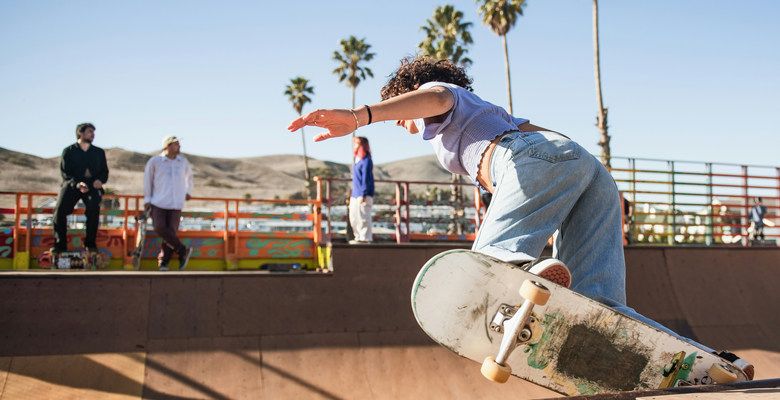 Какие браслеты выбрать для спортивного стиля (sport‑chic)?