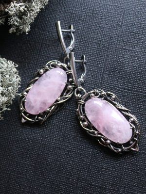 украшение с кварцем