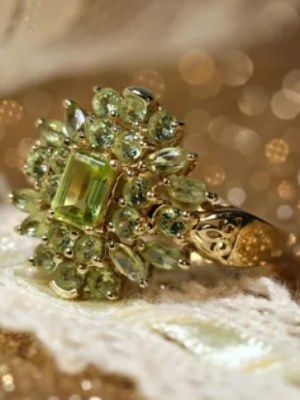 Какие кольца выбрать для женщины 50+ 