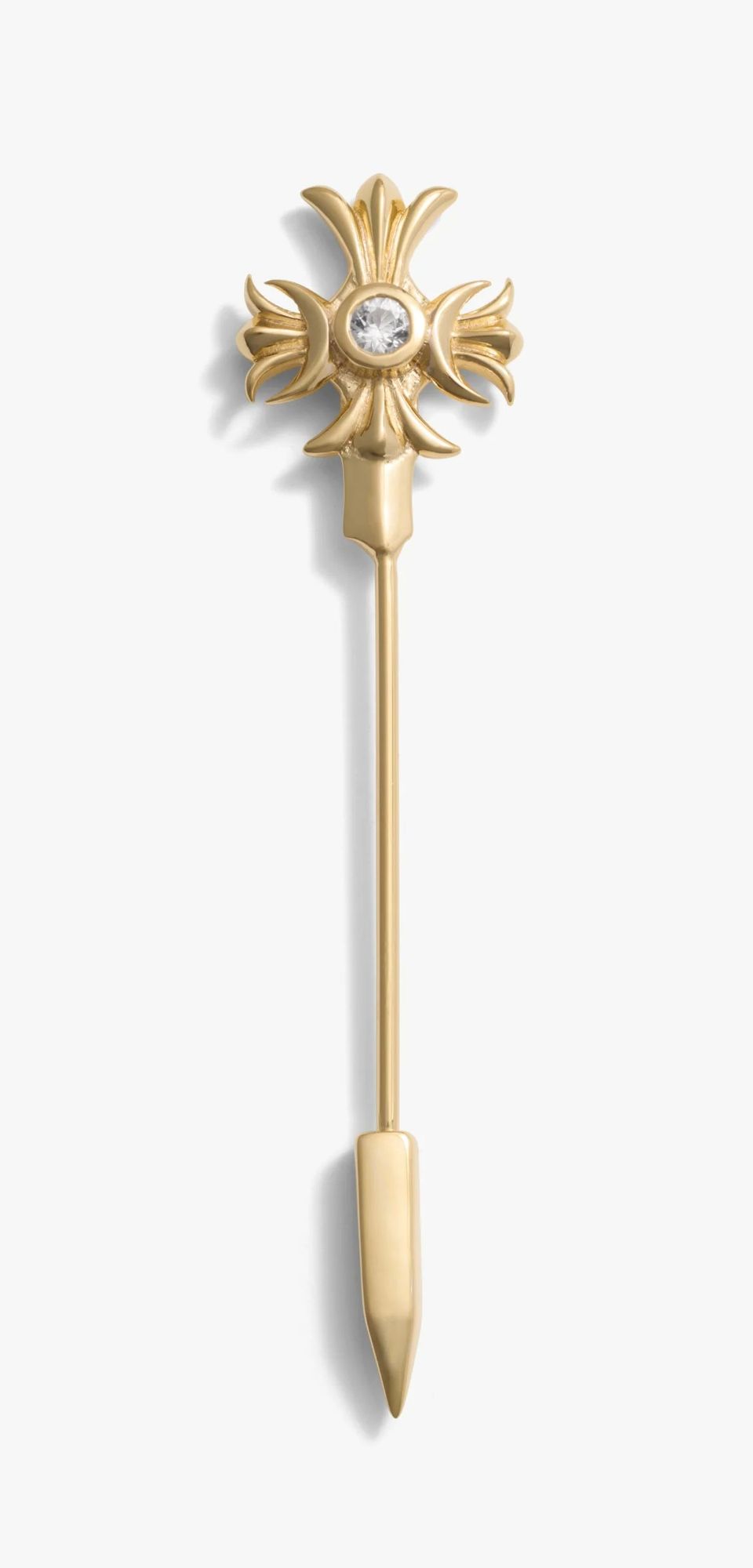 Брошь Dagger («Крест») из серебра, покрытого 14-каратным золотом, с выращенным в лаборатории белым сапфиром