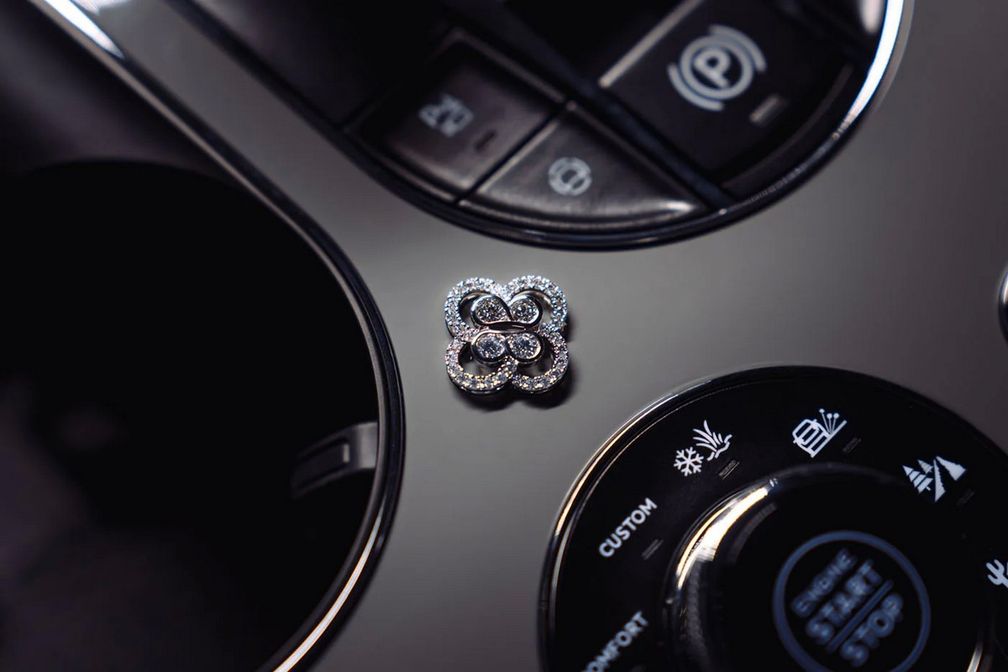 Это новое сотрудничество Boodles и Bentley начинается с тюнингованного Bentayga. Фото: Boodles Это новое сотрудничество Boodles и Bentley начинается с тюнингованного Bentayga. Фото: Boodles