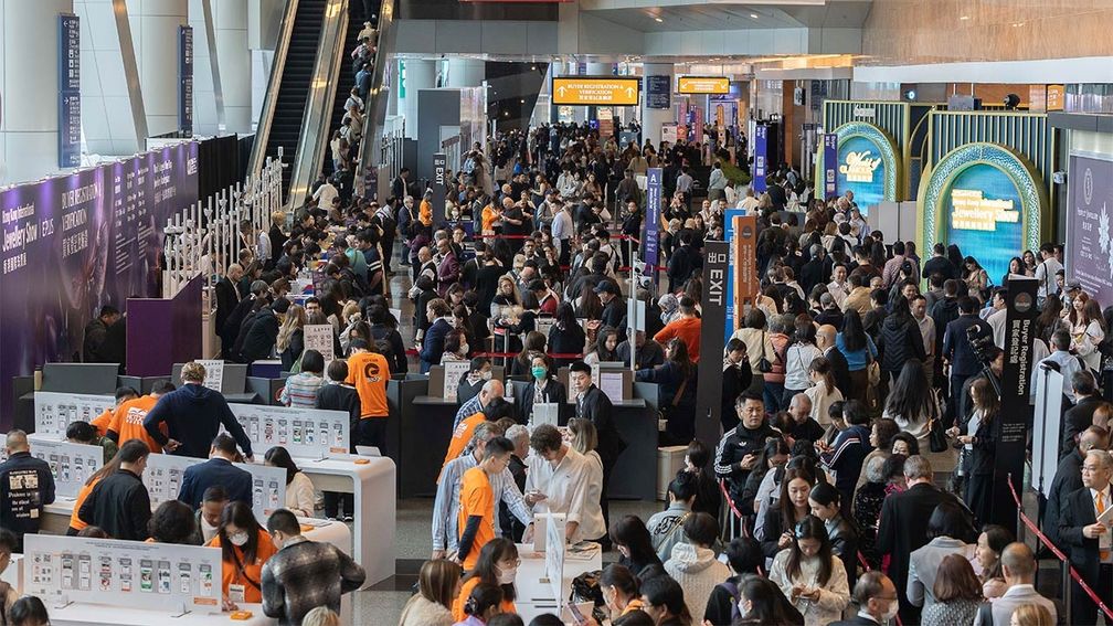 Бриллианты лидировали на выставках в Гонконге