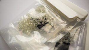 De Beers сокращает число сайтхолдеров