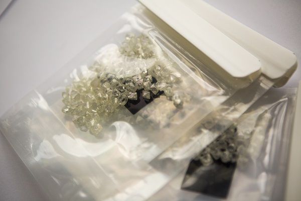 De Beers сокращает число сайтхолдеров