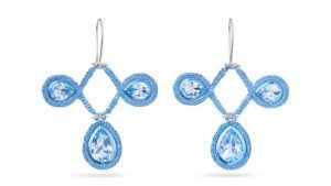 Эбба Горинг «шьет» золотые и серебряные украшения