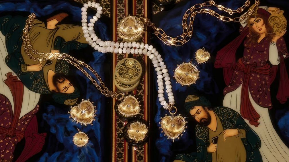 Коллекция Cassandane — это фирменная линия Lionheart, украшенная мотивами сердца, солнца и клевера из 18-каратного желтого золота и бриллиантов