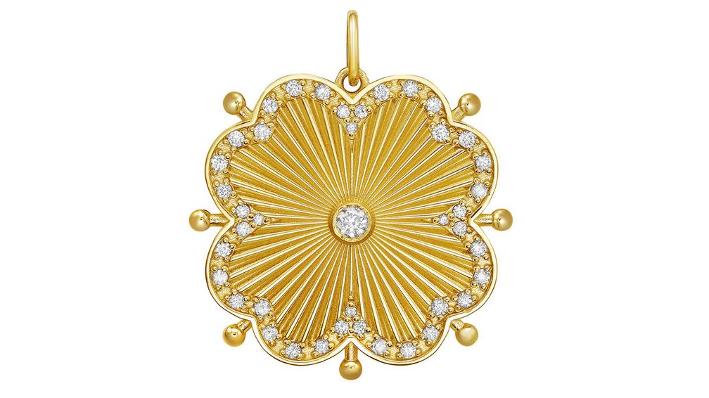 Крупный медальон Cassandane в виде клевера из 18-каратного желтого золота с 1 каратом бриллиантов 