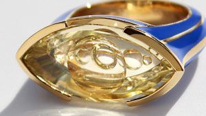 Кольцо с «пузырчатым» кварцем от бренда Matilda Bardet