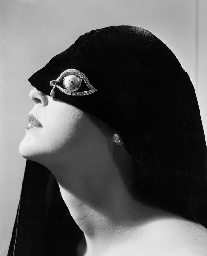 Часы «Глаз времени» Дали на демонстрации в Нью-Йорке. Фото: Getty Images