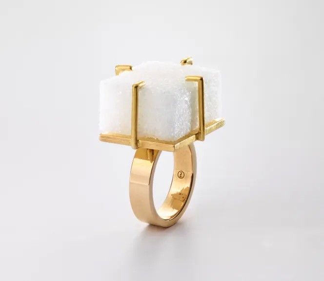 Реконструкция кольца Sugar Мерет Оппенгейм, созданного в 1936 году