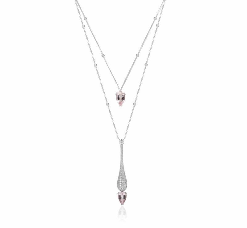 Колье Drop of Grace. Изготовлено вручную из 18-каратного белого золота и инкрустировано натуральными белыми бриллиантами. Колье украшено драгоценным морганитом весом около 8 карат. Центральный камень можно дополнить другими яркими камнями, такими как аквамарин, топаз или турмалин