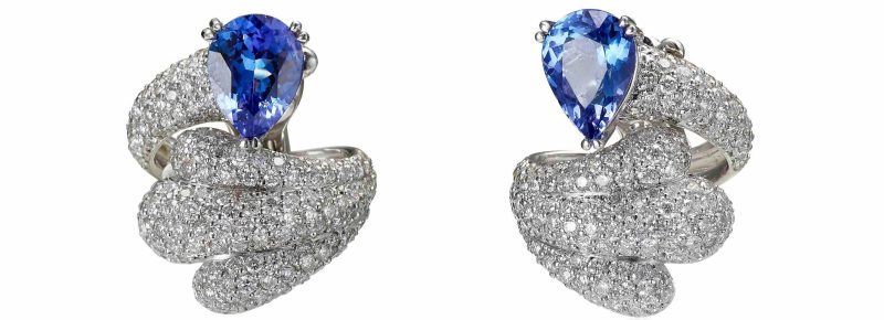 Серьги Lumen of Grace, изготовленные вручную из 18-каратного белого золота, инкрустированы белыми бриллиантами общим весом 2,4 карата и редкими танзанитами общим весом около 3 карат