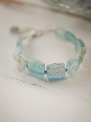 украшение с аквамаринами