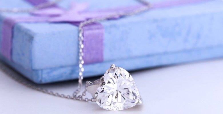 Какое украшение с фианитами выбрать в подарок