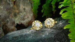 Ювелирный подарок на 10000 рублей: 5 лучших идей с натуральными камнями