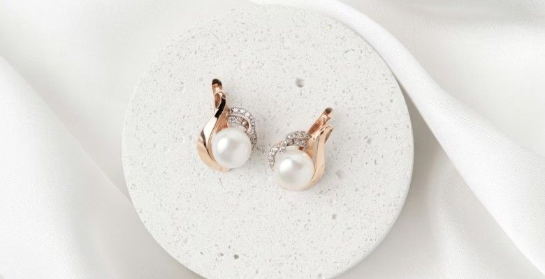 Ювелирный подарок на 3000 рублей: 5 лучших идей с натуральными камнями