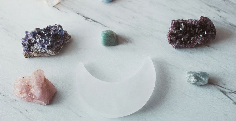 Какие камни подходят Стрельцам для привлечения любви