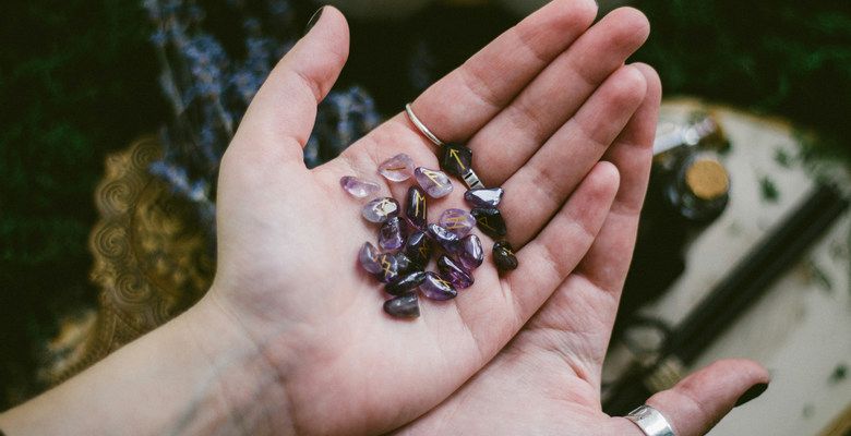 Какие камни подходят Водолеям для привлечения любви